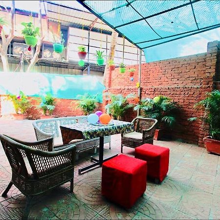 Qubestay Airport Capsule Hotel & Hostel Mumbai Bagian luar foto